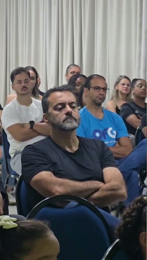 Empresários acompanham a palestra do Programa Comércio Inteligente na Casa do Empresário