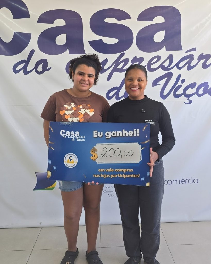 Tifanny, ganhadora do vale-compras de R$ 200 da Campanha do Dia dos Avós da Casa do Empresário