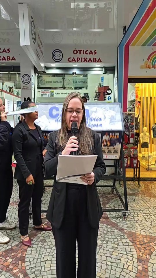 Sorteio da Campanha do Dia dos Pais 2026 em frente às Óticas Capixaba